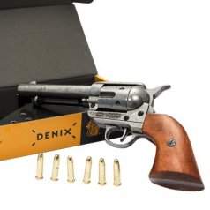 Револьвер Кольт с 6 патронами