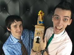 Секретарша офисная - брюнетка