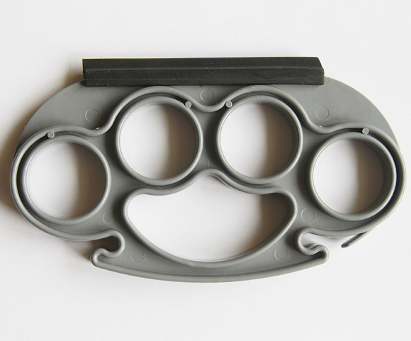 Скребок автомобильный "Кастет"