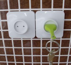 Брелок "Вилка в розетку"